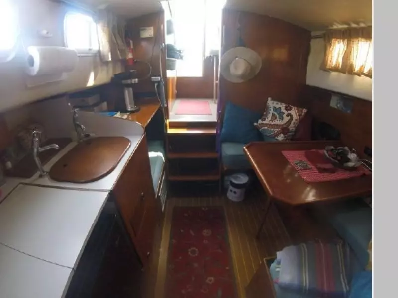 1976 Fisher Pilothouse 30