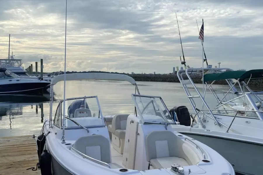 2012 Grady-White Freedom 255