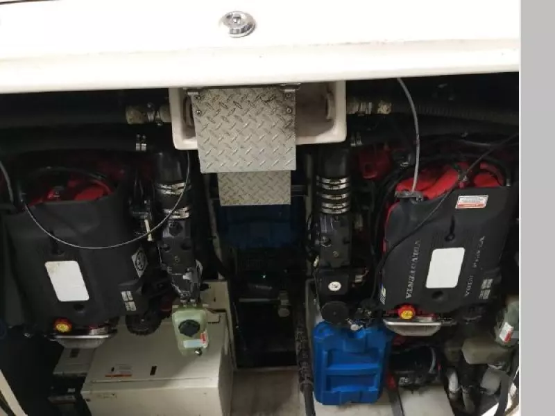 2004 Regal Commodore 3560