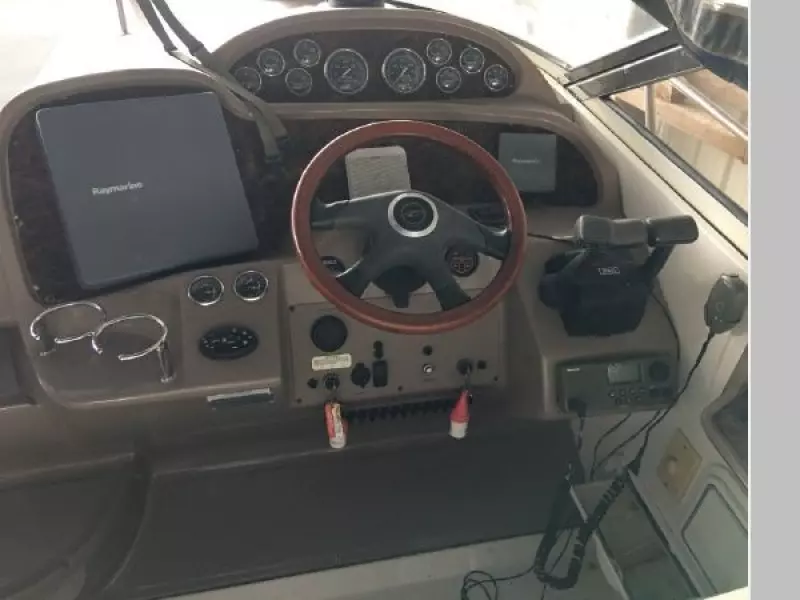 2004 Regal Commodore 3560