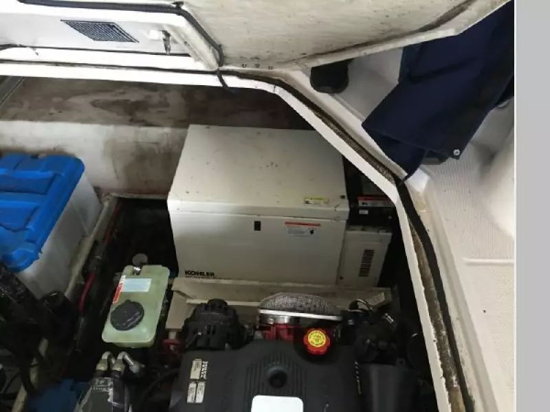 2004 Regal Commodore 3560