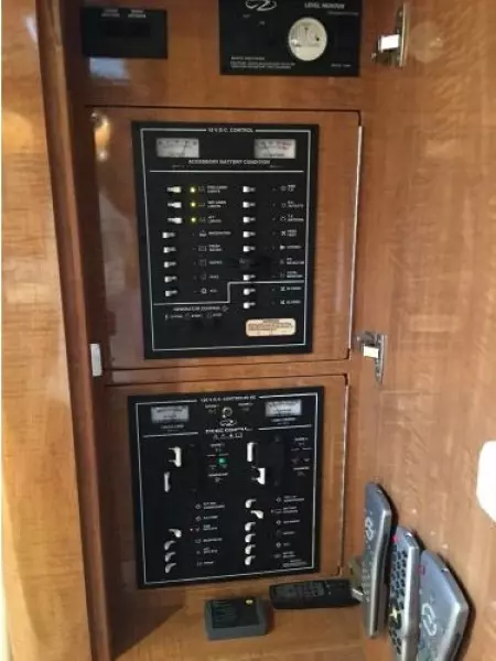 2004 Regal Commodore 3560