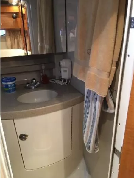 2004 Regal Commodore 3560