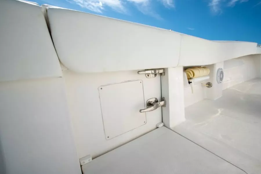 2011 Invincible 42CC