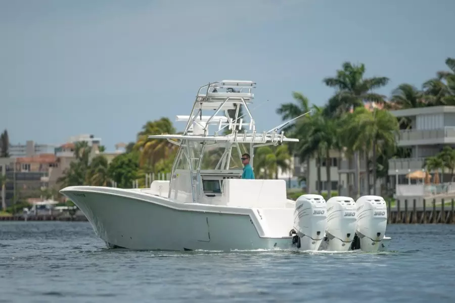 2011 Invincible 42CC