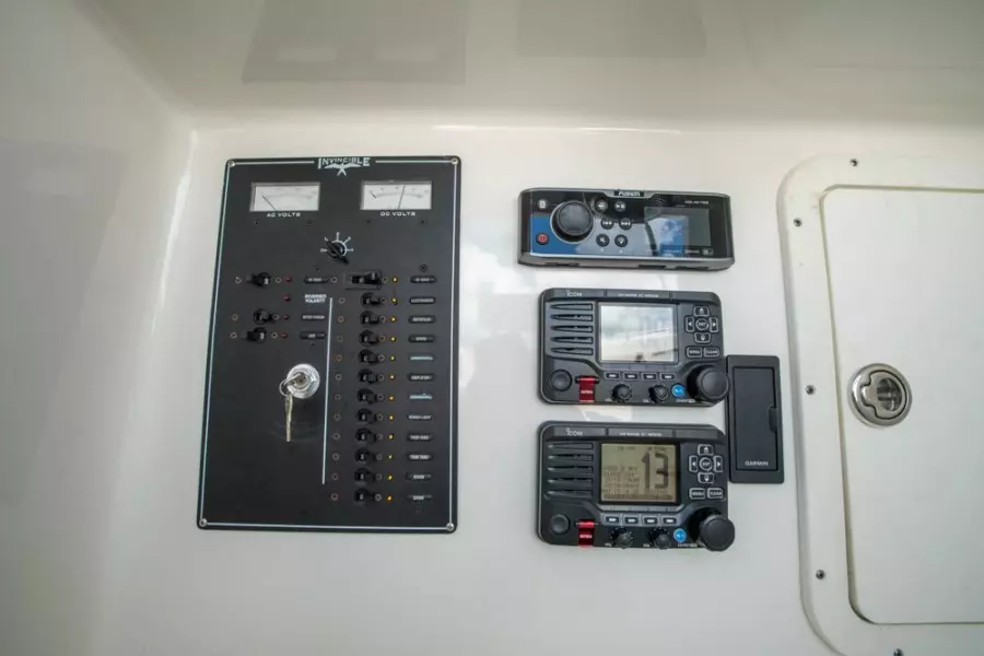 2011 Invincible 42CC