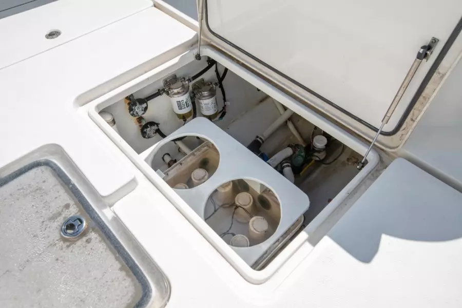 2011 Invincible 42CC