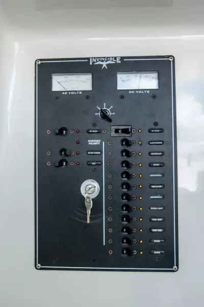 2011 Invincible 42CC