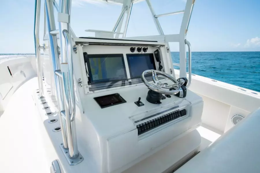 2011 Invincible 42CC