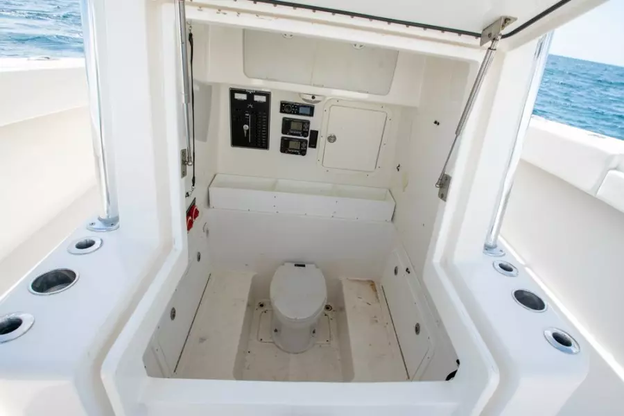 2011 Invincible 42CC