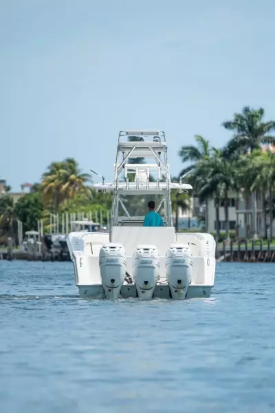 2011 Invincible 42CC