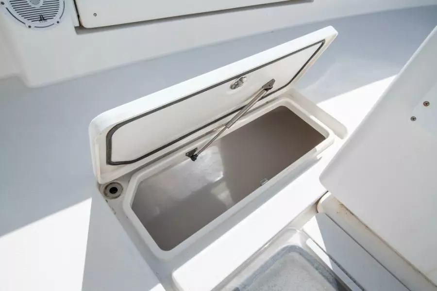 2011 Invincible 42CC