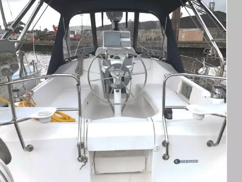 2004 Hunter 33
