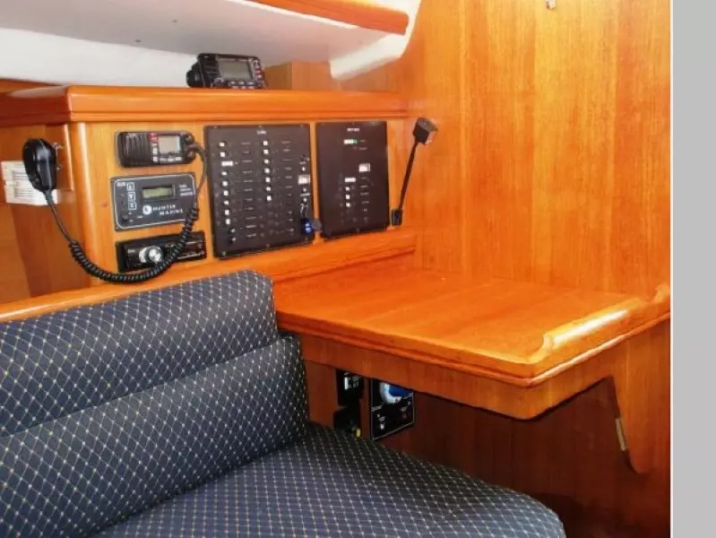 2004 Hunter 33