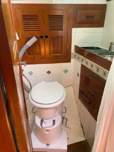 1979 Island Trader 41 Center Cockpit