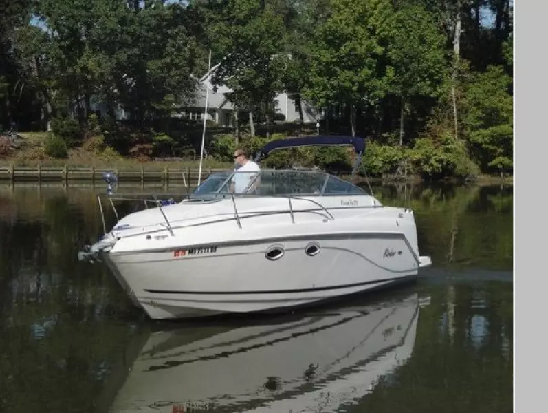 2005 Rinker Fiesta Vee