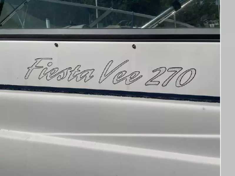 2005 Rinker Fiesta Vee