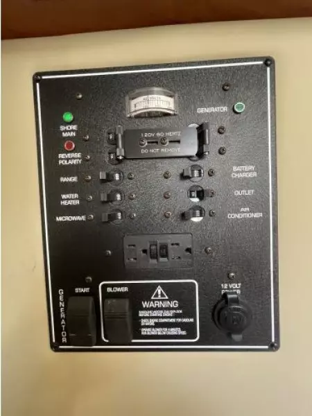 2005 Rinker Fiesta Vee