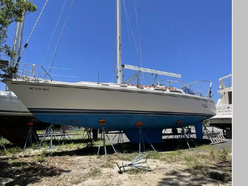 1990 Catalina 42 - 3 Cabin