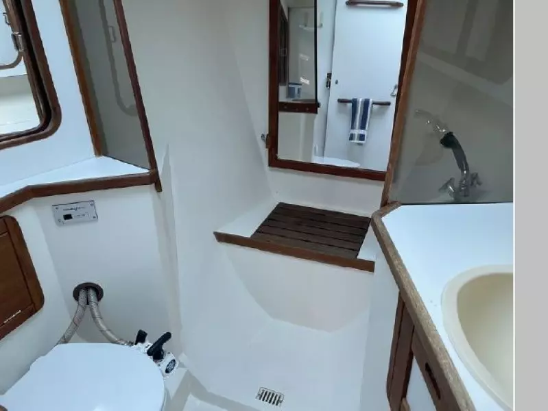 1990 Catalina 42 - 3 Cabin