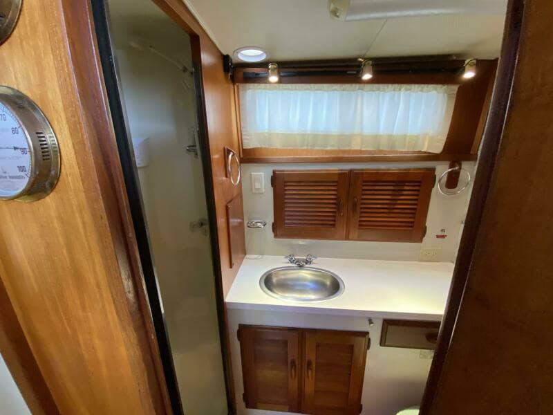 1983 Tollycraft Aft Cabin