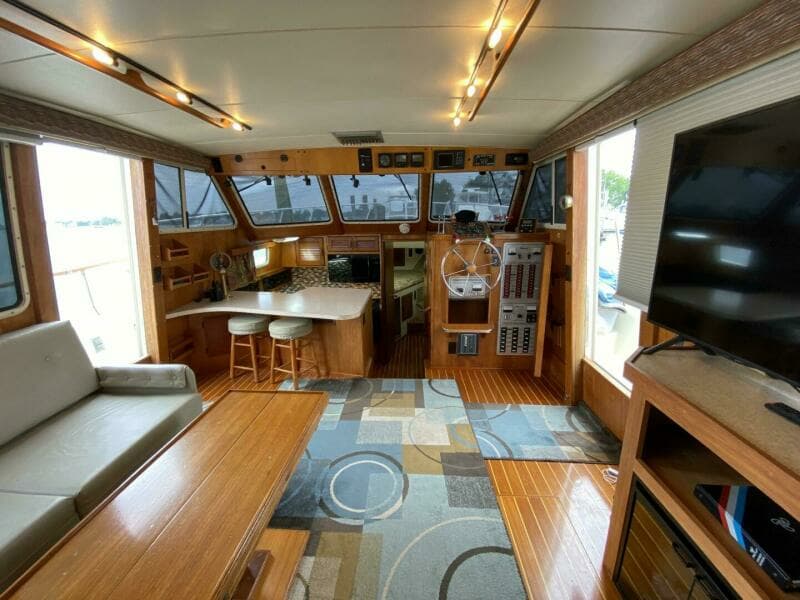1983 Tollycraft Aft Cabin