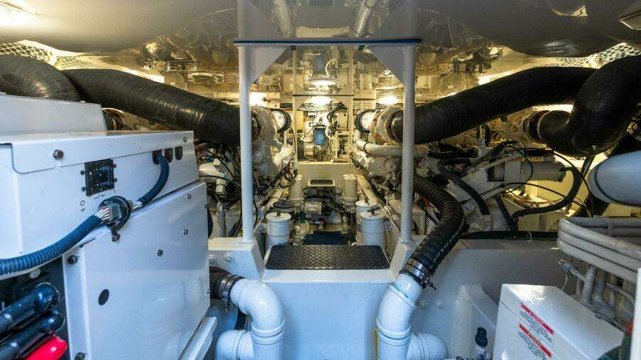 2002 Viking 52 Convertible