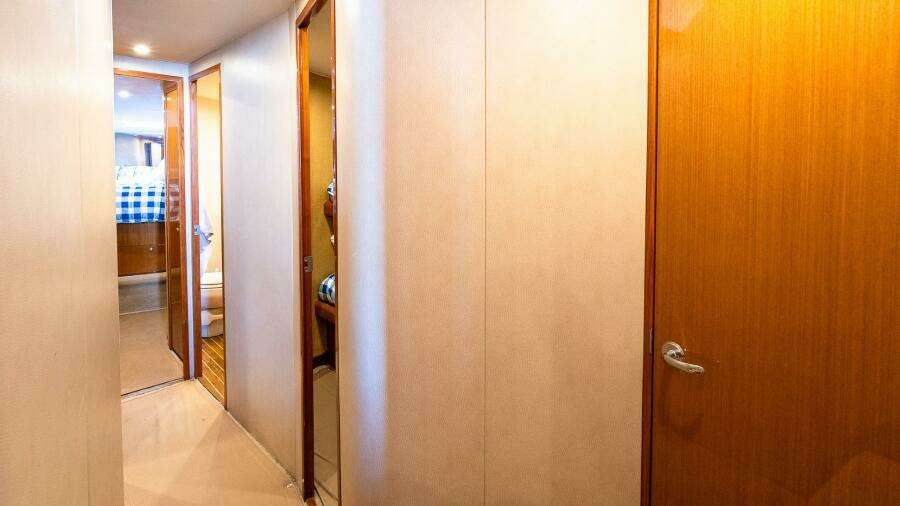 2002 Viking 52 Convertible