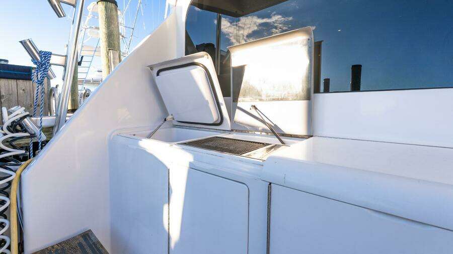 2002 Viking 52 Convertible