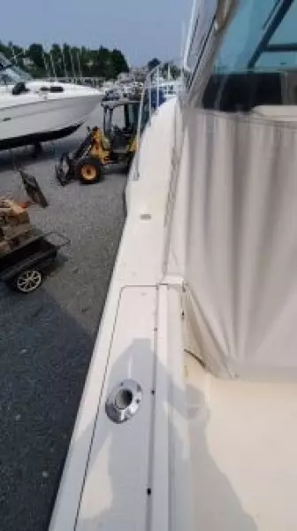 1995 Tiara Yachts 3300 Express