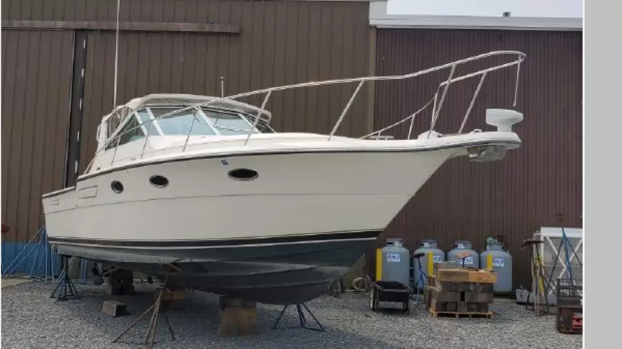 1995 Tiara Yachts 3300 Express