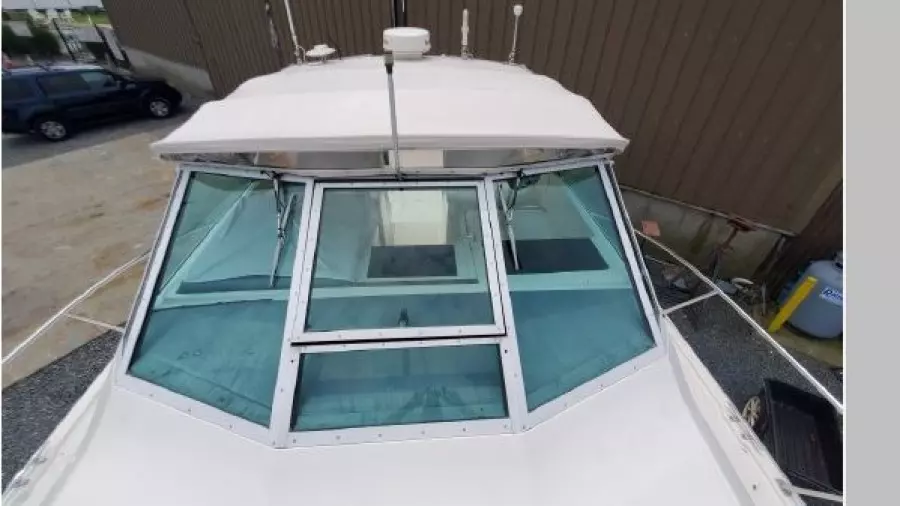 1995 Tiara Yachts 3300 Express