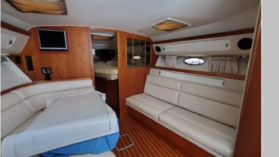 1995 Tiara Yachts 3300 Express