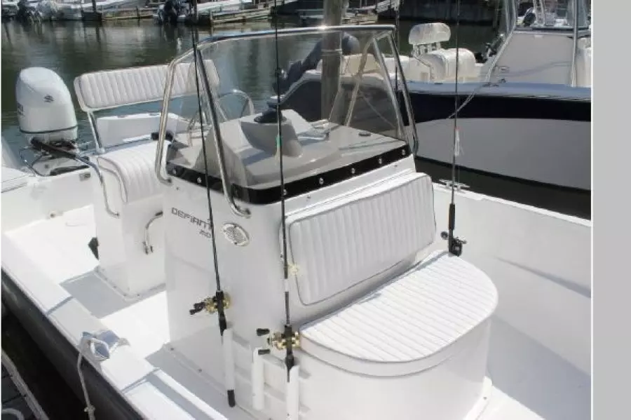 2021 Maritime 210 Defiant