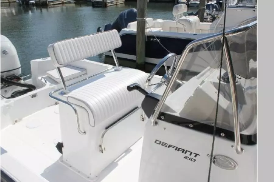 2021 Maritime 210 Defiant