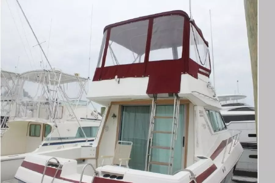 1987 Cruisers 3380 Chateau Vee