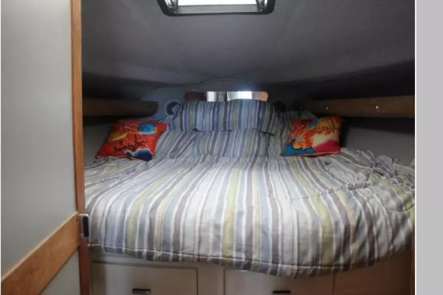 1987 Cruisers 3380 Chateau Vee