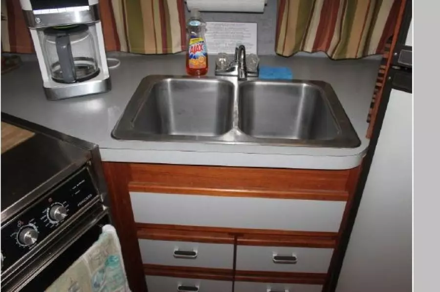 1987 Cruisers 3380 Chateau Vee