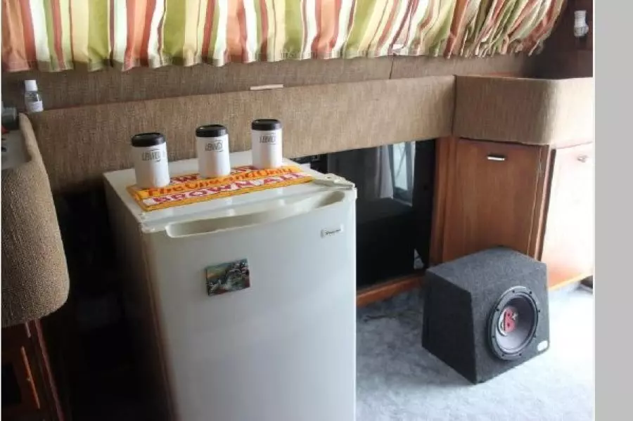 1987 Cruisers 3380 Chateau Vee