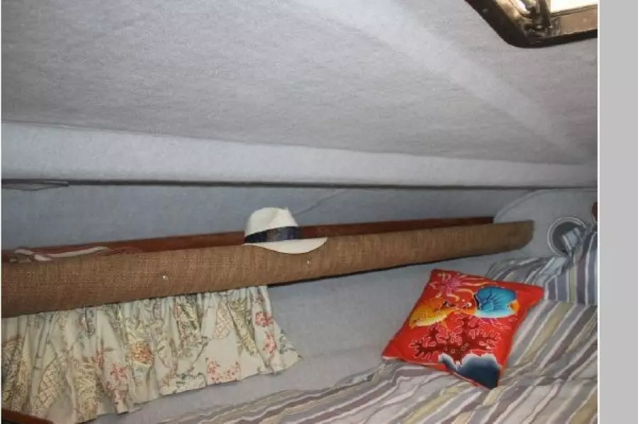 1987 Cruisers 3380 Chateau Vee