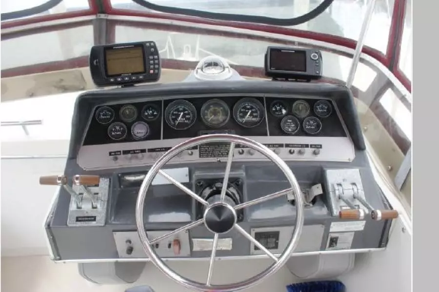 1987 Cruisers 3380 Chateau Vee