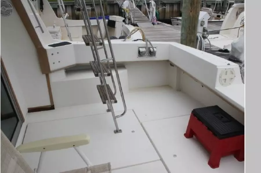 1987 Cruisers 3380 Chateau Vee