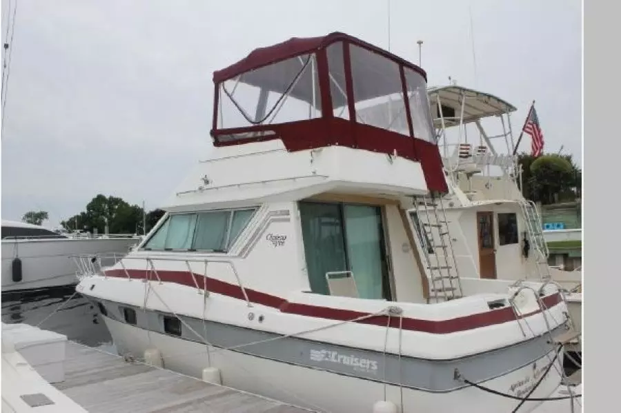 1987 Cruisers 3380 Chateau Vee