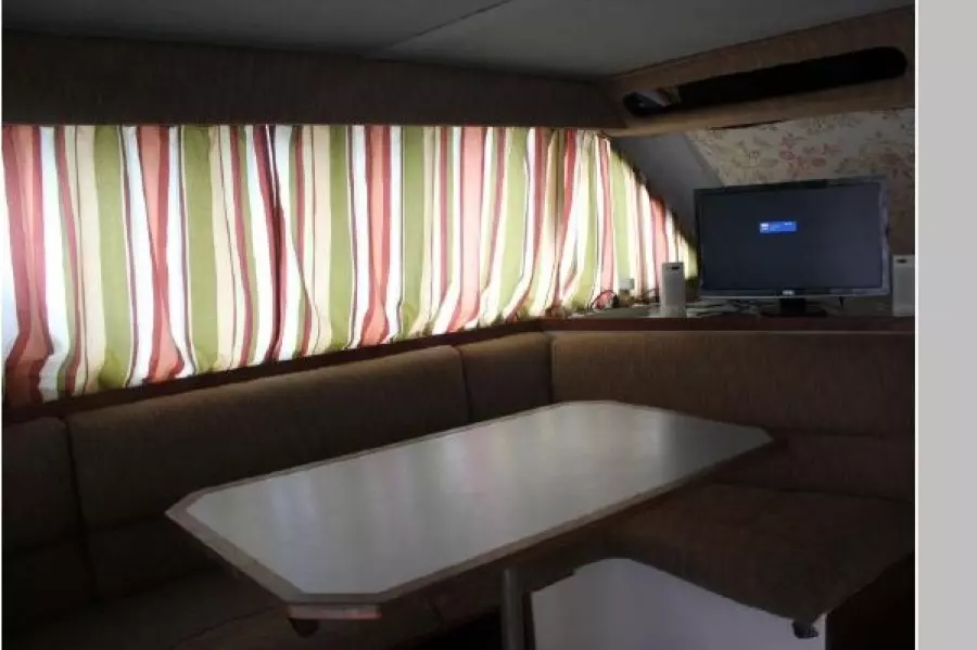 1987 Cruisers 3380 Chateau Vee