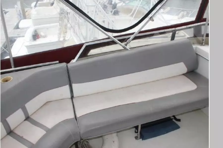 1987 Cruisers 3380 Chateau Vee