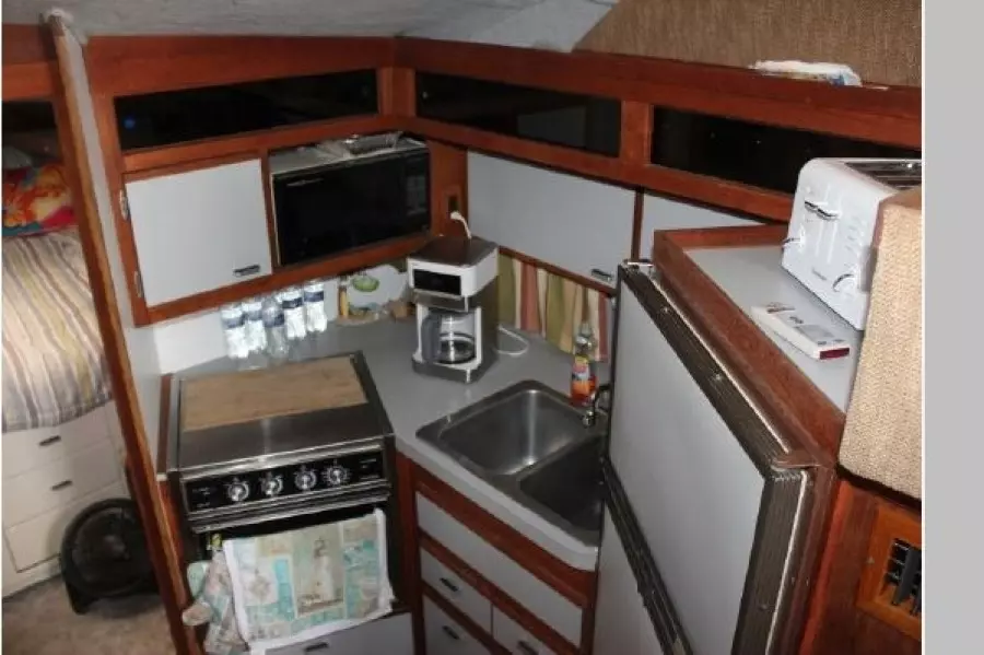 1987 Cruisers 3380 Chateau Vee