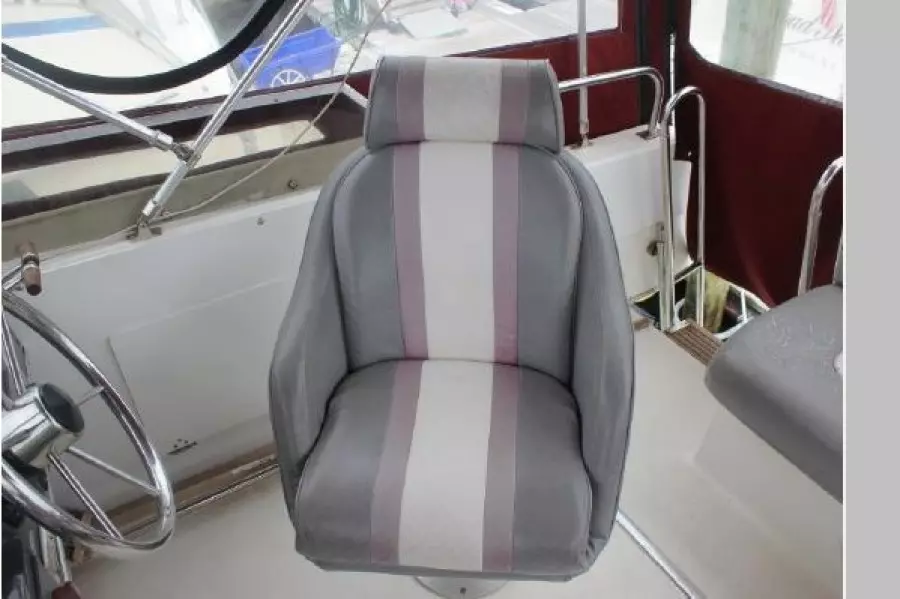 1987 Cruisers 3380 Chateau Vee