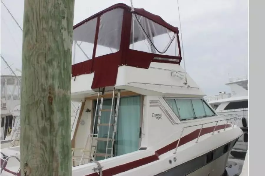 1987 Cruisers 3380 Chateau Vee