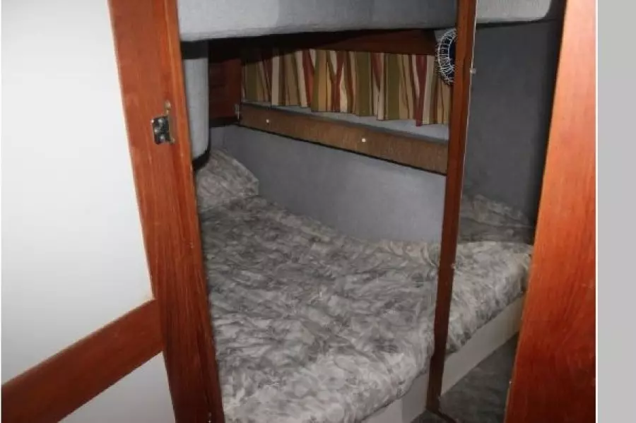 1987 Cruisers 3380 Chateau Vee