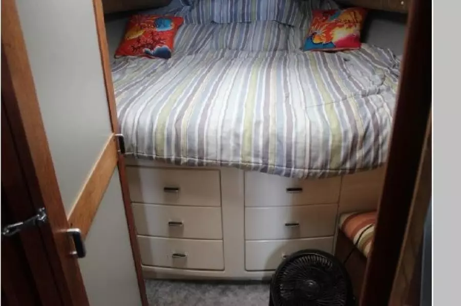 1987 Cruisers 3380 Chateau Vee